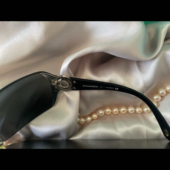 Beautiful Tiffany Sunglasses - Picture 7 of 8